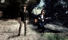 B'zは7月27日にニューアルバム「C'mon」をリリースする。