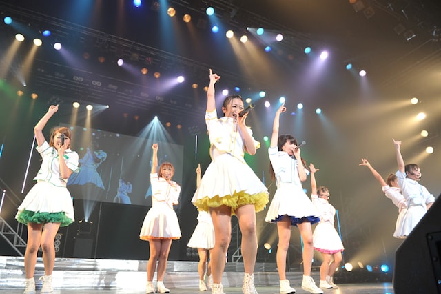 単独ライブ「ViViッと夏しちゃっていいんでSKY!?」の様子。