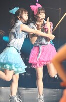 写真左から増井みお、奥仲麻琴。