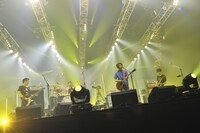 16日のASIAN KUNG-FU GENERATIONのステージ（撮影：古溪一道）。