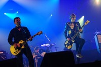 17日のMANIC STREET PREACHERSのステージ（撮影：TEPPEI）。