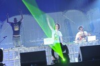 16日のTHE YOUNG PUNX! & PHONATのステージ（撮影：古溪一道）。