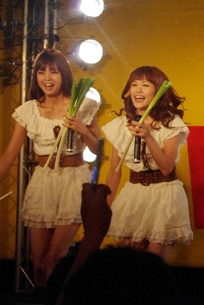 普段のライブでは代用品として埼玉産の深谷ネギを使用することも多いNegiccoだが、今回は地元新潟の名産やわ肌ネギを持参するという念の入れよう。