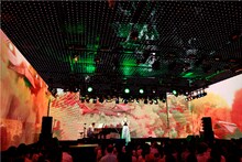 「『コクリコ坂から』公開記念 手嶌葵 360°ライヴ in nicofarre」の模様。