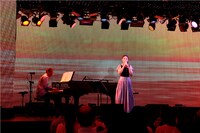 「『コクリコ坂から』公開記念 手嶌葵 360°ライヴ in nicofarre」の模様。