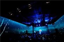 「『コクリコ坂から』公開記念 手嶌葵 360°ライヴ in nicofarre」の模様。