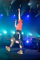 aikoは7月27日にライブDVD「ポップとロック」をリリース。ライブの興奮冷めやらぬファンはこちらをチェックしよう（写真は7月24日の「Love Like Pop vol.14」東京・NHKホール公演の模様）。