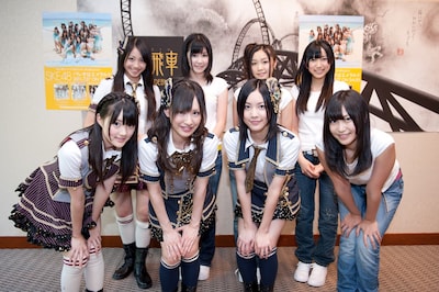 イベントに参加したSKE48メンバー。写真前列左から木本花音、小野晴香、松井珠理奈、向田茉夏。後列左から中村優花、金子栞、石田安奈、上野圭澄。
