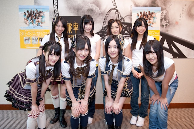 イベントに参加したSKE48メンバー。写真前列左から木本花音、小野晴香、松井珠理奈、向田茉夏。後列左から中村優花、金子栞、石田安奈、上野圭澄。