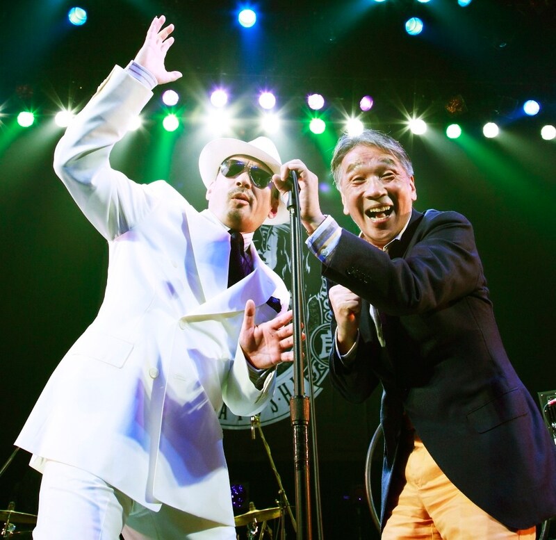 横山剣（写真左）と堺正章（右）。