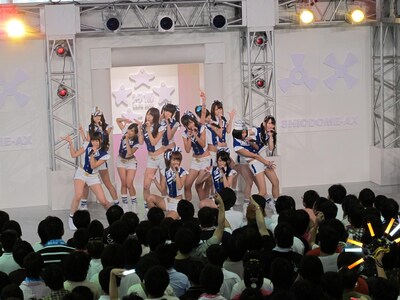 写真は「汐留AX 7日間フルバトル公演」初日のステージより。