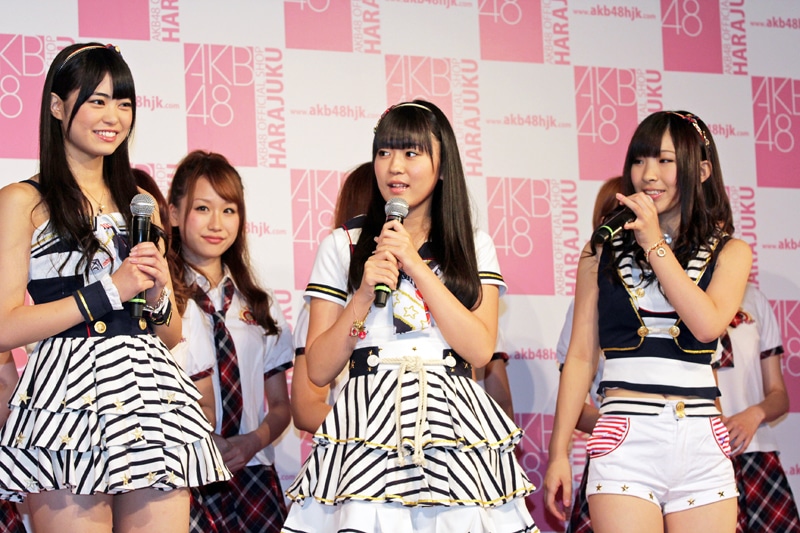 写真左から前田亜美、多田愛佳、岩佐美咲。