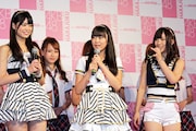 写真左から前田亜美、多田愛佳、岩佐美咲。