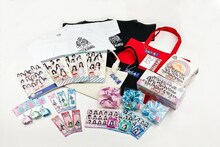 「AKB48 OFFICIAL SHOP HARAJUKU」オリジナルグッズの数々。