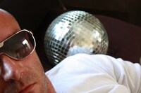 大阪公演のヘッドライナーを務めるVITALIC。