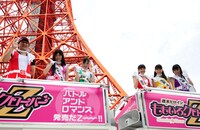 ももクロはアルバム発売日の7月27日に東京タワーの真下で「所信表明演説」を行ったばかり。4日ぶりの東京タワーで、今度はライブを行う。