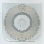 シングル「HALF」8cmディスクの写真。