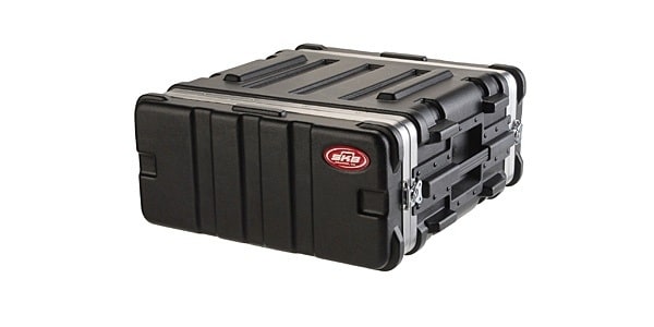 レコーディング機材が入れられていたケース。「MINO」とシールが貼ってあるものも多数あるとのこと。