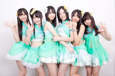 写真左から須田亜香里、高柳明音、松井玲奈、松井珠理奈、木崎ゆりあ、平松可奈子。