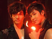 東方神起の収録時のオフショット。