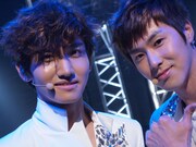 東方神起の収録時のオフショット。