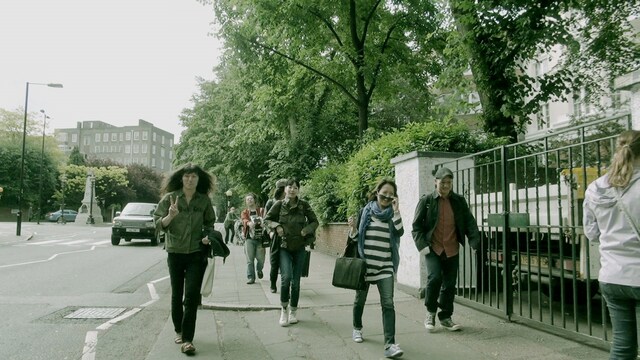 「HEART OF GOLD」ビデオクリップのワンシーン。ナチュラルなメンバーの表情に注目。