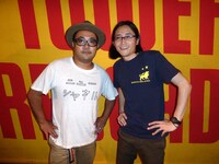 左から松本素生、ミドリカワ書房。