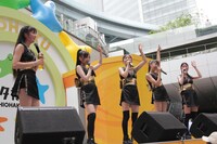 ももクロ得意のぐだぐだな「どうぞどうぞ」芸。本家ダチョウ倶楽部の評価が気になるところ。