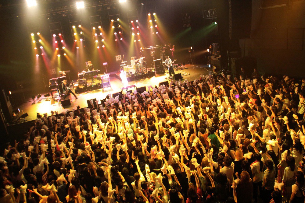 写真は「ピコ LIVE TOUR 2011 ～1PIKO～ “ピコの夏祭り”」の様子。