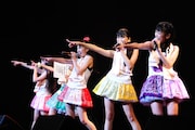 玉井詩織(写真手前から2番目)は「お前らー! まっすぐ前だけを見て突き進むぞー! 振り返るな! 道は私たちが作るー!」と観客を煽った。