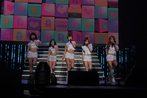 写真は「KARA JAPAN COME BACK 2011『今、贈りたい言葉…』ファンミーティング」の様子。