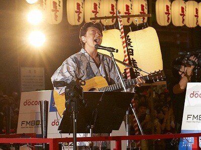 桑田佳祐、真夏の道頓堀サプライズライブに関西人熱狂 - 音楽ナタリー