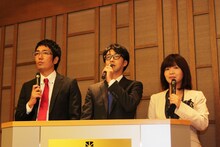 会見の進行を務めたおぎやはぎと大久保佳代子。