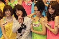 アジアツアーには大久保佳代子（写真左から2番目）も同行する。