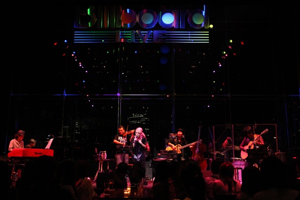 写真は「MTV Unplugged」の模様（撮影：平沼久奈）。