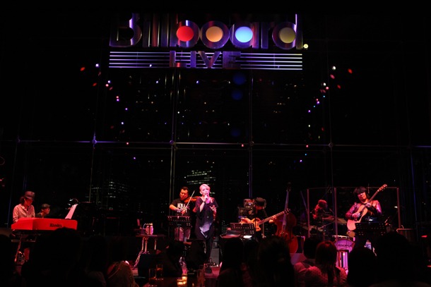 写真は「MTV Unplugged」の模様（撮影：平沼久奈）。