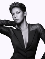 これまでDOUBLEのトレードマークだった美麗なロングヘアを大胆にカットした、リーゼント風の新ビジュアルも公開。