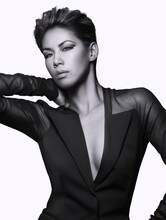 これまでDOUBLEのトレードマークだった美麗なロングヘアを大胆にカットした、リーゼント風の新ビジュアルも公開。