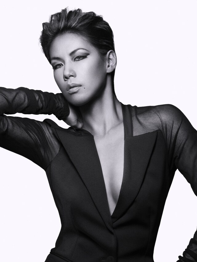 これまでDOUBLEのトレードマークだった美麗なロングヘアを大胆にカットした、リーゼント風の新ビジュアルも公開。