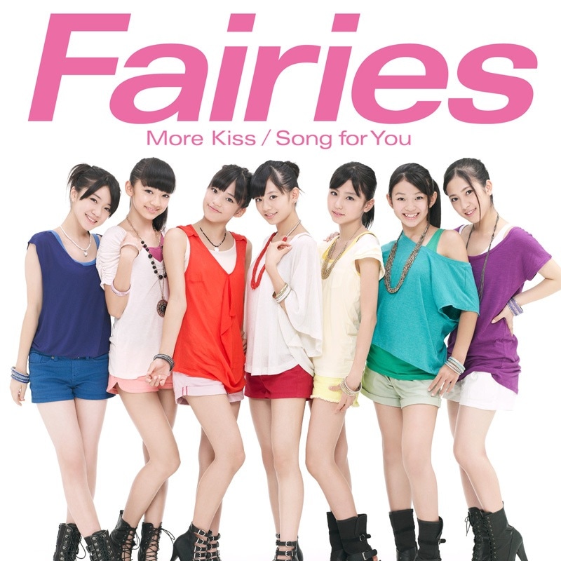 写真はデビューシングル「More Kiss / Song for You」CD＋DVD盤ジャケット。