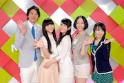番組レギュラー司会の青井実アナウンサー、Perfumeと、ナレーターの水樹奈々。