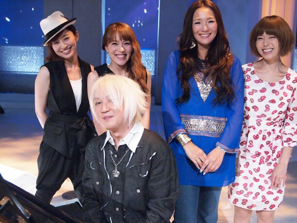 杏里、今井絵理子、島袋寛子、Salyu、浅倉大介のコラボレーション収録時のオフショット。