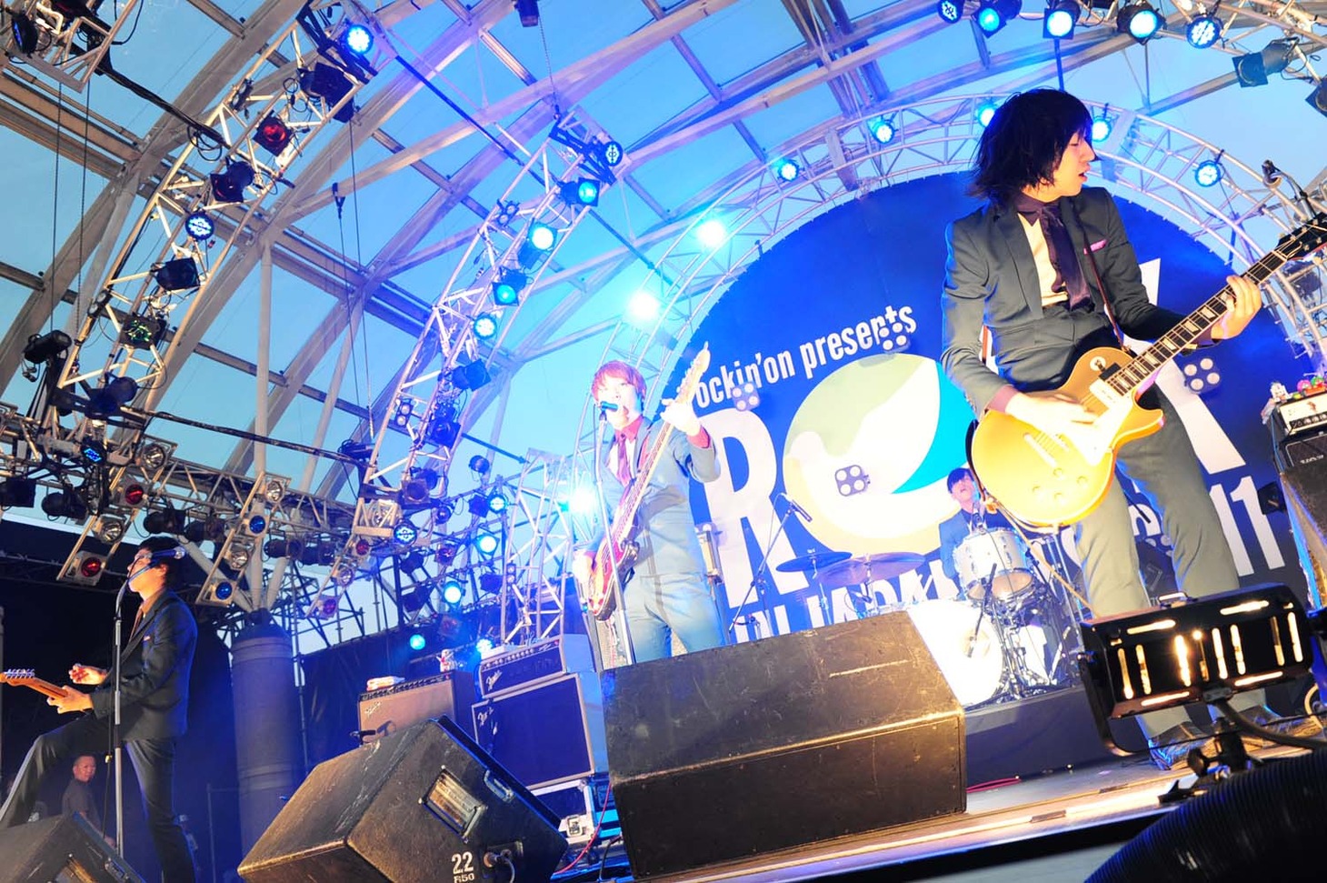 THE BAWDIES