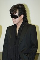 記者会見中のToshI（courtesy of SUMMER SONIC 2011）。