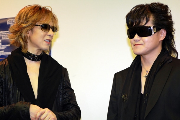会見中も和やかなトークで仲の良い様子をうかがわせたYOSHIKIとToshI（courtesy of SUMMER SONIC 2011）。
