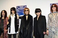 幕張公演のライブ直前に記者会見に臨むX JAPANのメンバーたち（courtesy of SUMMER SONIC 2011）。