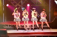 「有頂天LOVE」を披露するスマイレージ。