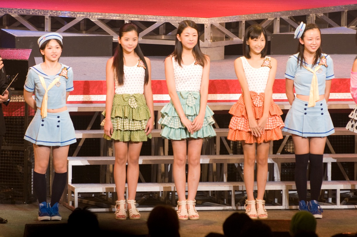 スマイレージのサブメンバーに選ばれた5名。写真左から竹内朱莉、田村芽実、中西香菜、小数賀芙由香、勝田里奈。