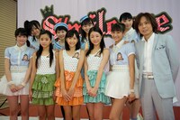 今週の人気の画像6位は「スマイレージ新“サブ”メンバー5名、恒例夏ハロコンで発表」より、フォトセッションの模様。