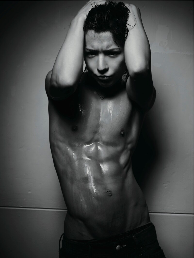 「SHOXX」Vol.224にはイヴの特大ポスターが付録として同梱される。